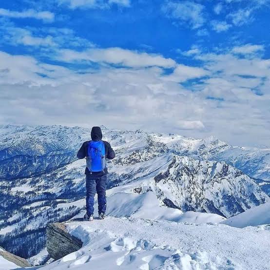Kedarkantha winter trek snow summit Uttarakhand Himalayas 3810m